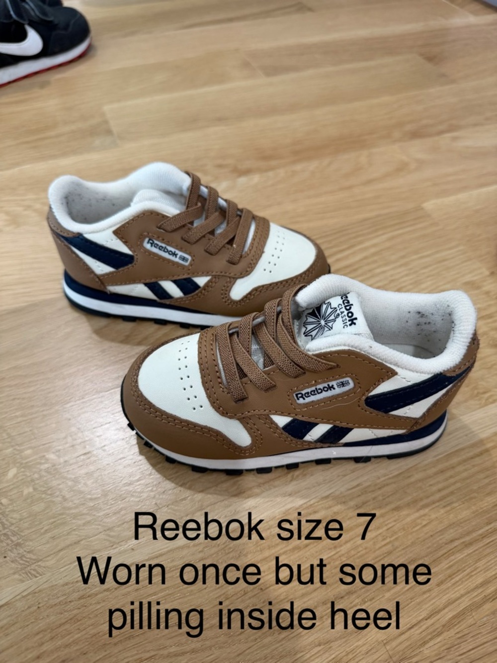 Like New toddler size 7 Reebok sneakers